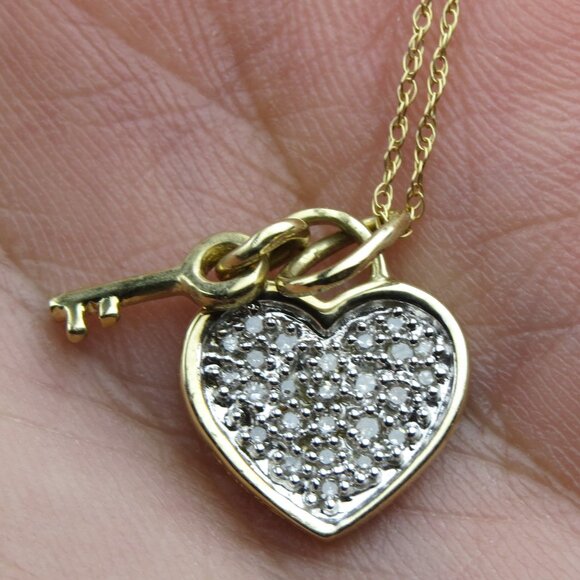 10k Diamond Heart Loch-Key & Necklace set - Picture 1 of 5